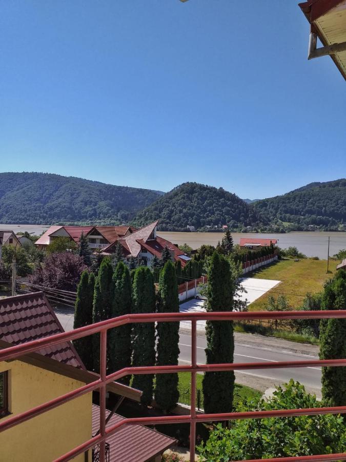 Hotel Belvedere Piatra Neamţ Exterior foto