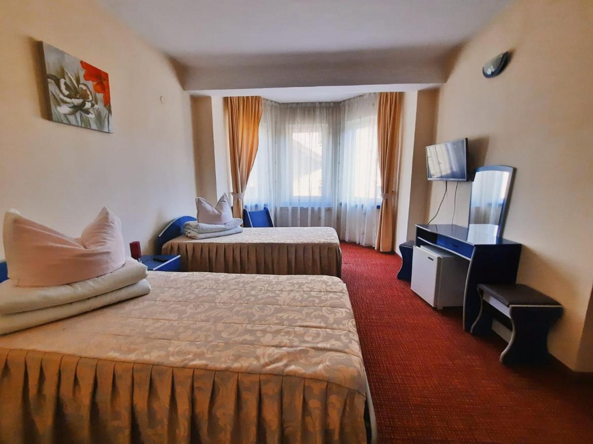 Hotel Belvedere Piatra Neamţ Exterior foto