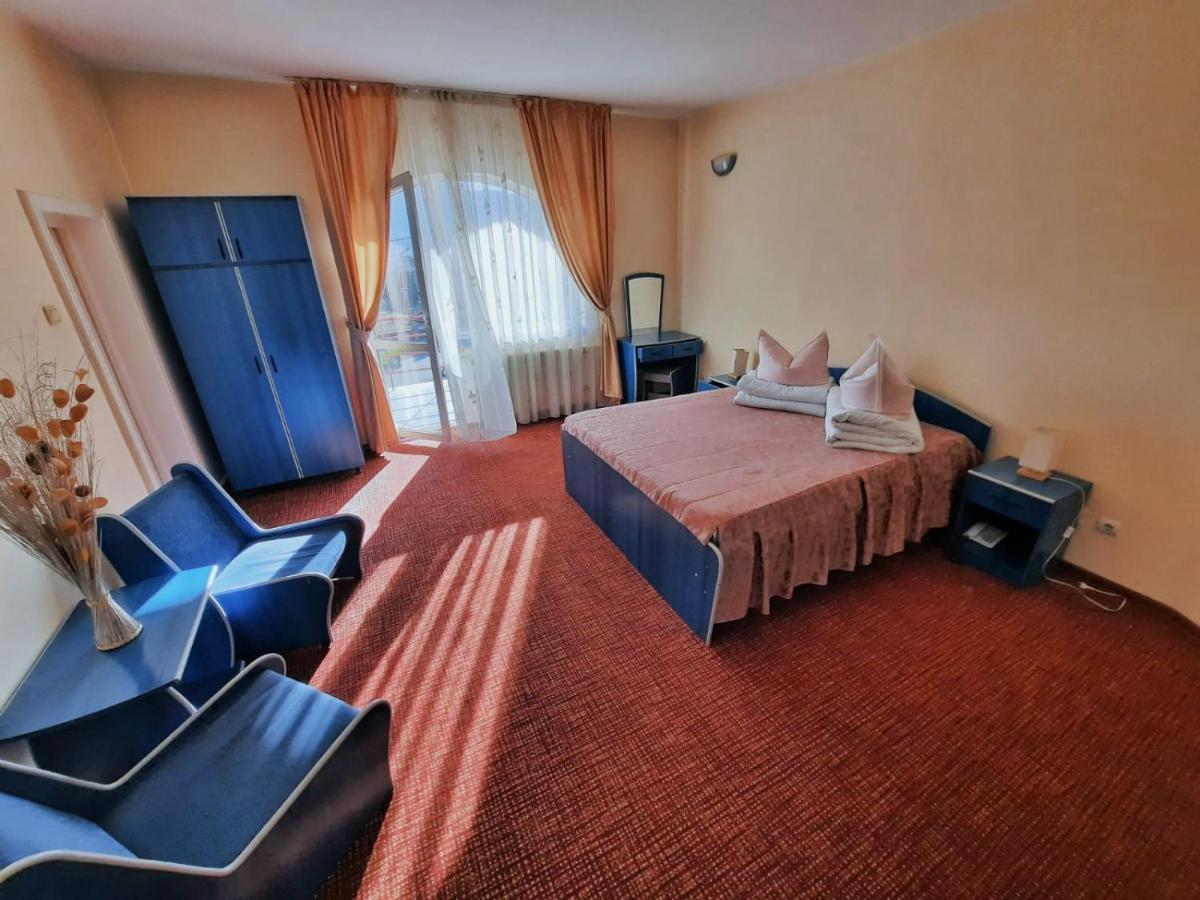 Hotel Belvedere Piatra Neamţ Exterior foto