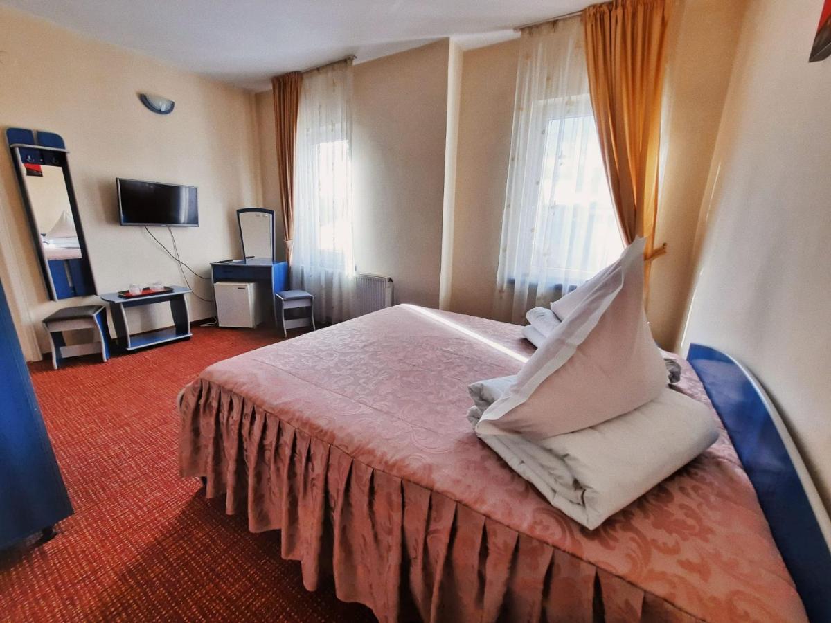 Hotel Belvedere Piatra Neamţ Exterior foto