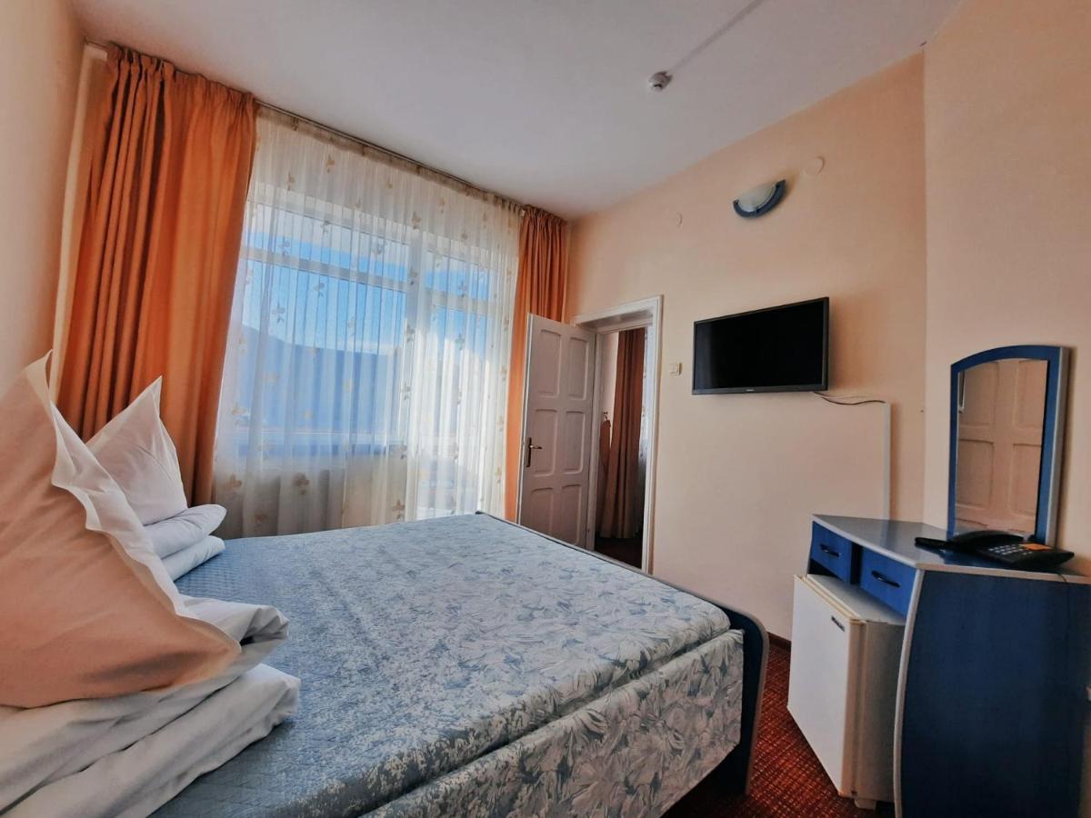 Hotel Belvedere Piatra Neamţ Exterior foto