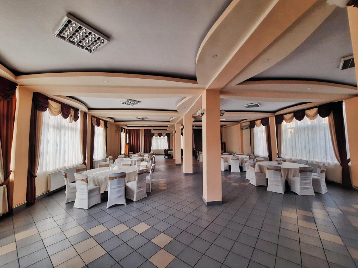 Hotel Belvedere Piatra Neamţ Exterior foto