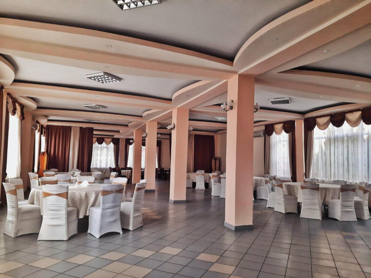 Hotel Belvedere Piatra Neamţ Exterior foto