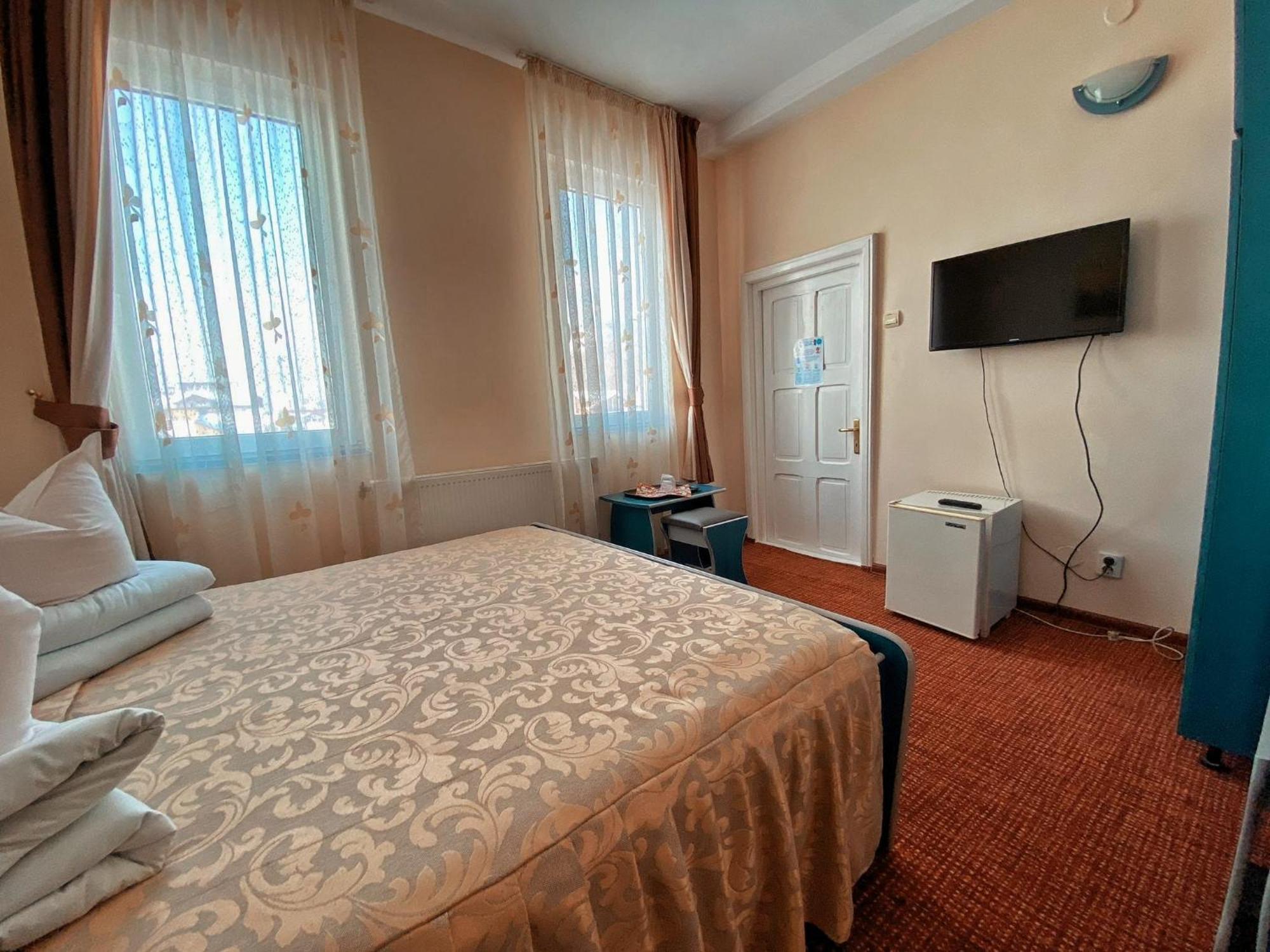 Hotel Belvedere Piatra Neamţ Exterior foto