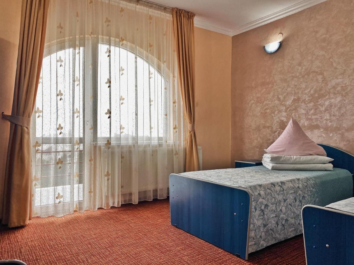 Hotel Belvedere Piatra Neamţ Exterior foto