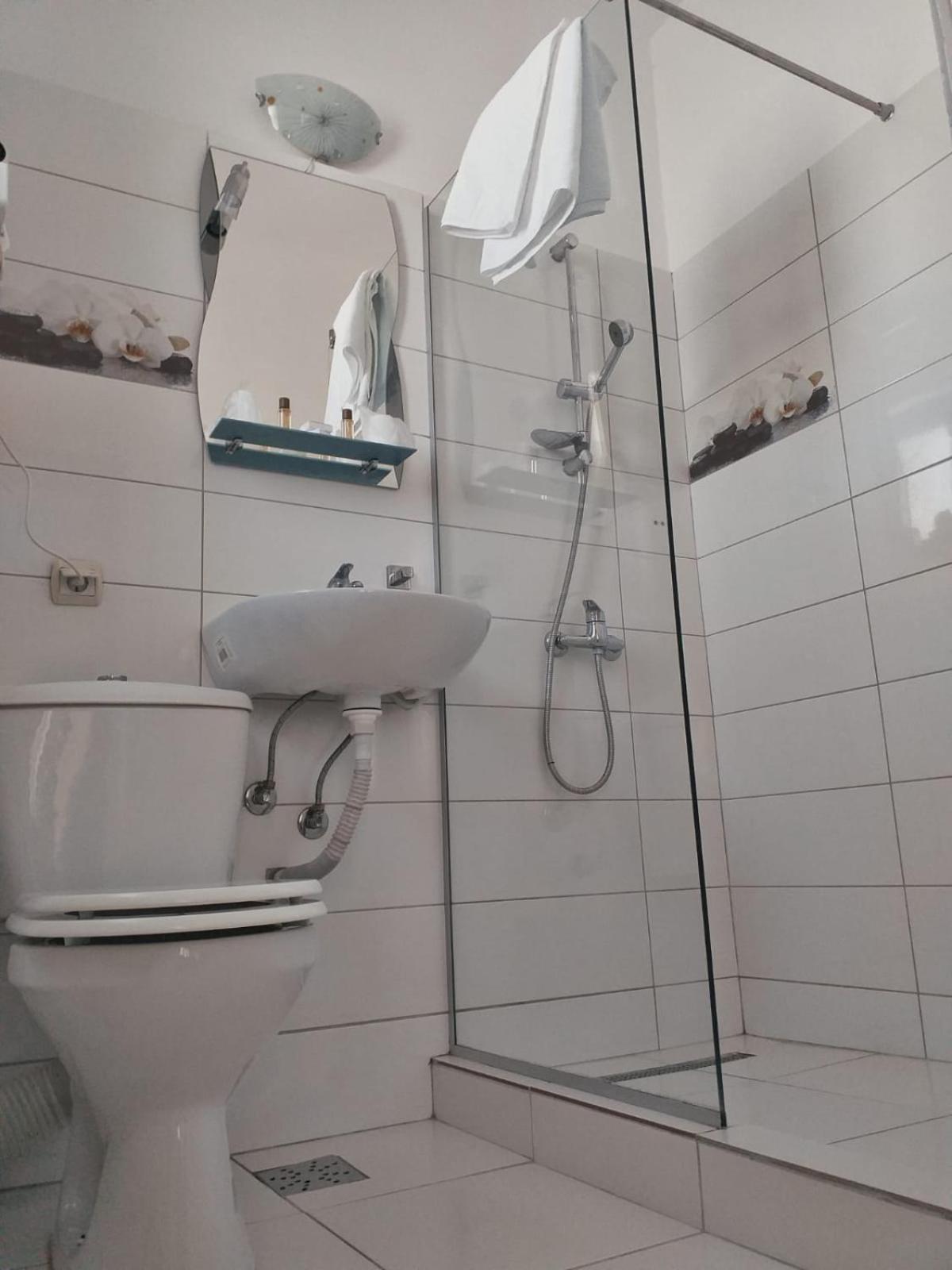 Hotel Belvedere Piatra Neamţ Cameră foto