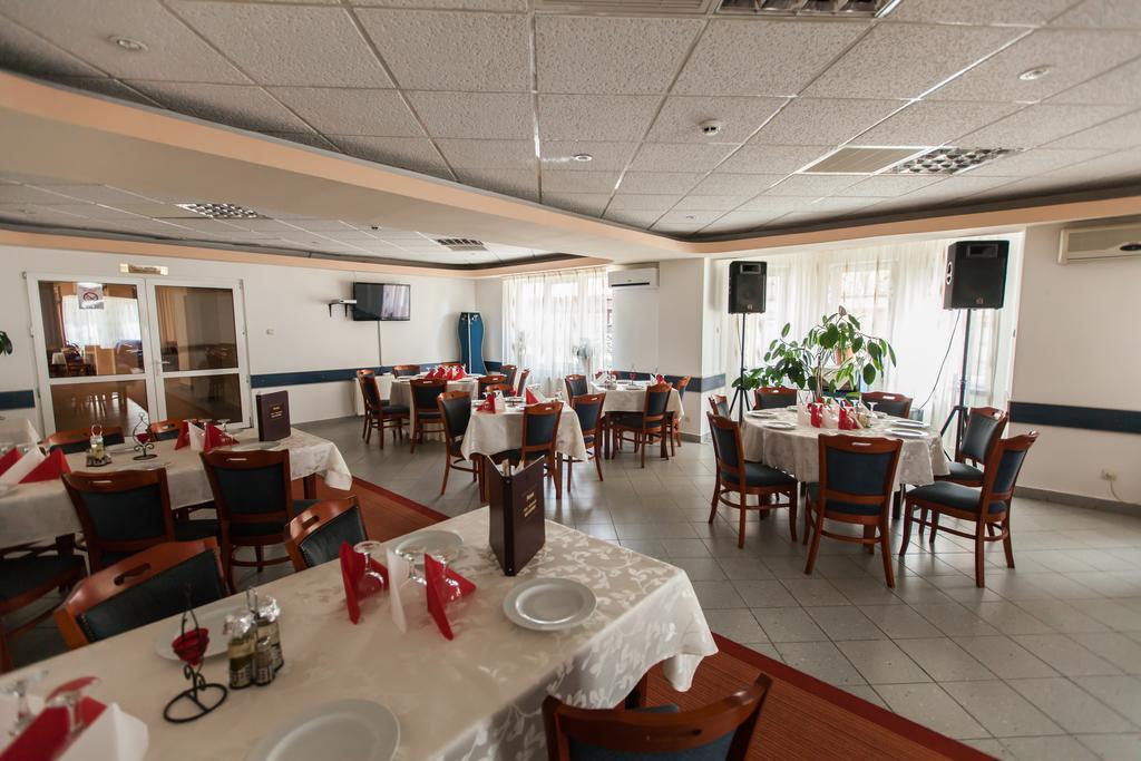 Hotel Belvedere Piatra Neamţ Exterior foto